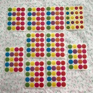 NEW 200 Pcs 10 Sheets Round Smiley Face Sticker Set